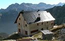 03-Il rifugio Corsi con il gruppo del Canin sullo sfondo