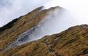 04-La cresta del monte Raut tra le nubi