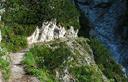 06-Il sentiero per il rifugio De Gasperi entra nel vallone del Rio Pradibosco