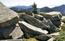 Ammassi di lastre rocciose sulla cima del monte Corona