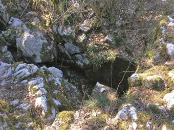 All'interno di una trincea austroungarica, nei pressi dell'osservatorio blindato, si trova un'iscrizione dei Granatieri di Sardegna, ivi operanti nell'agosto del 1916.