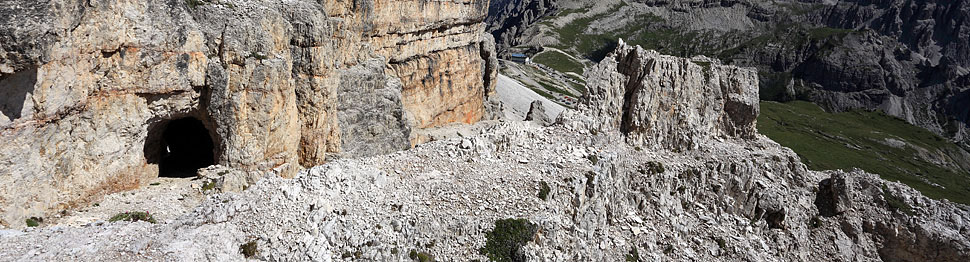 Gallerie lungo il sentiero alla base della pareti delle Tre Cime