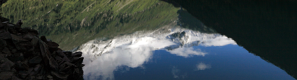 Riflessi nelle acque del Lago di Neves