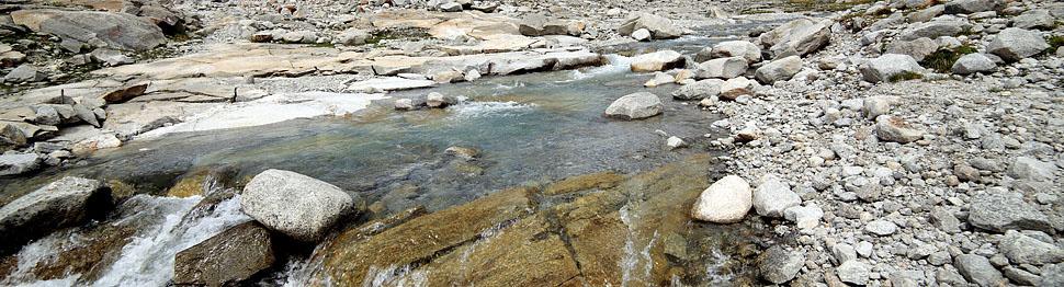 Torrente lungo l'Alta Via di Neves