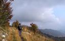 03-Il sentiero che percorre la dorsale monte Corno - Jof - Pelois