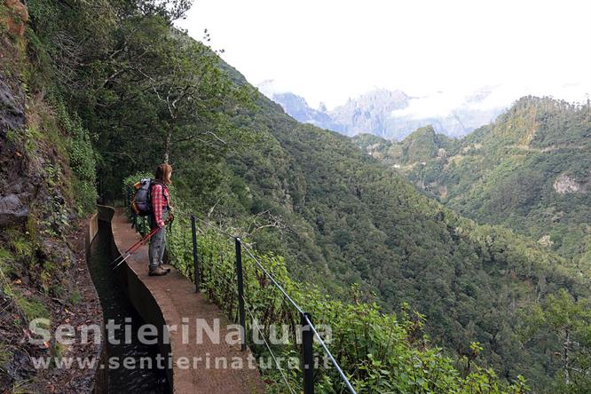 03-La forte esposizione su cui corre il sentiero