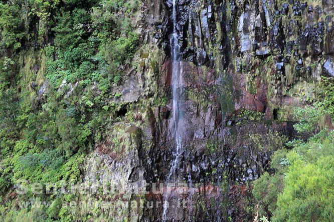 01-Il salto della cascata di Risco