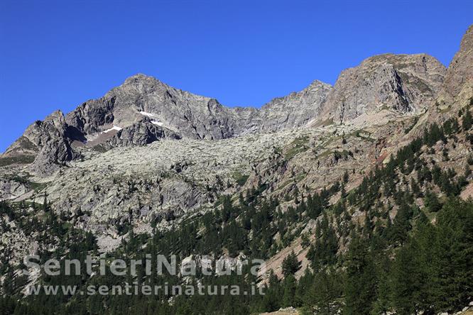 01-I monti che chiudono il vallone del Valasco
