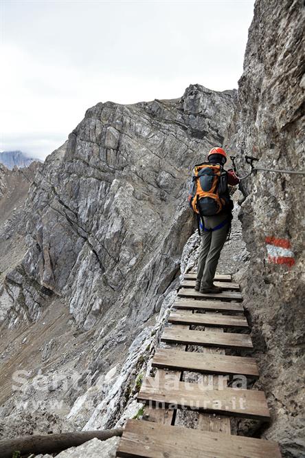 11-Passerella lungo il traverso del Gran Lastei