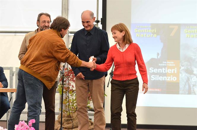 Un momento della premiazione - foto Alberto Cella