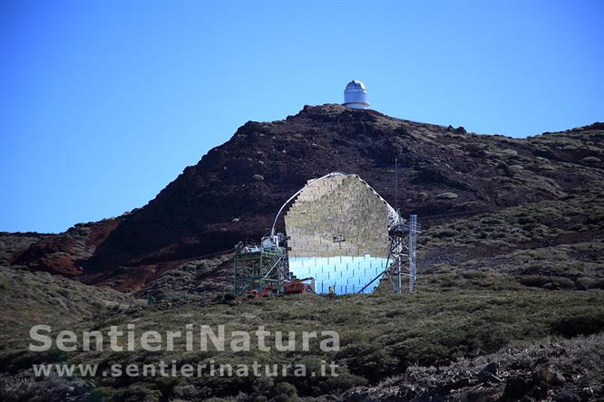 01-Struttura a specchi presso gli osservatori al Roque de Los Muchachos