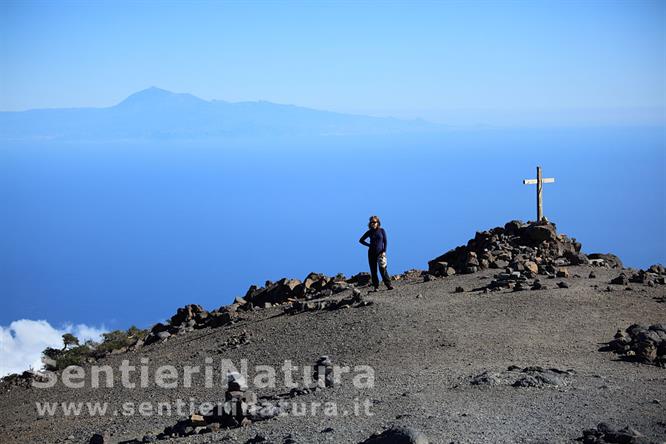 05-La cima del Pico de la Nieve; sullo sfondo il Teide