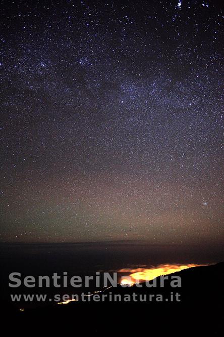 03-Luci vicine e lontane nel cielo stellato dell'isola di La Palma