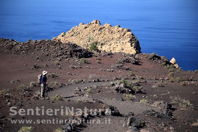 09-Verso il Roque Teneguia con i suoi petroglifi - Vulcano San Antonio e Teneguia