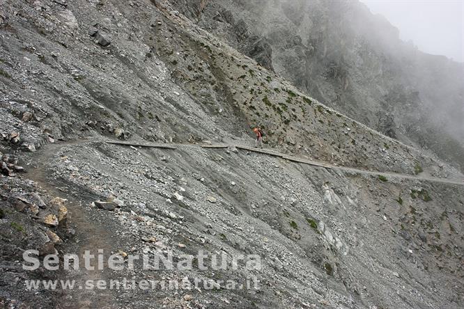 07-Sentiero rinforzato poco sotto la forcella dell'orso