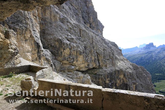 07-Resti di postazioni lungo la cengia Martini 