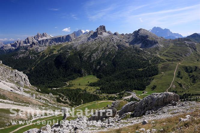 22-In discesa verso il passo Falzarego