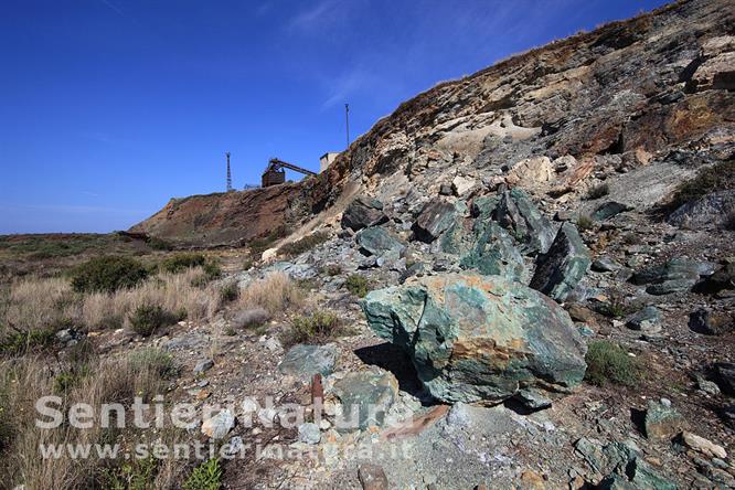 05-Rocce colorate presso le miniere di Capoliveri