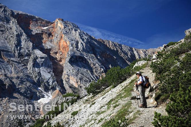 03-Il Col Bechei visto dal Valun de Fanes