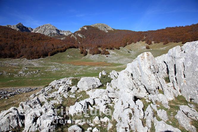 07-Rocce affioranti presso la conca del Lago Vivo