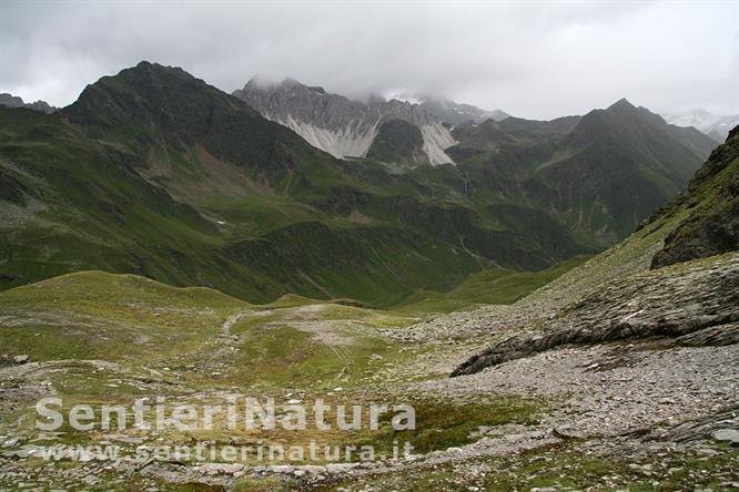 15-Il sentiero lastricato per sella Racines