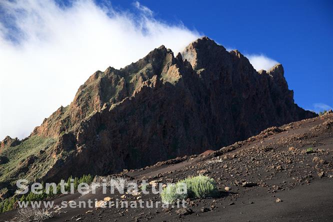 05-Cresta rocciosa sopra il refugio de las Arenas