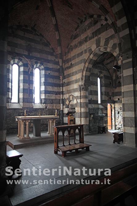 14-L'interno della chiesa di San Pietro