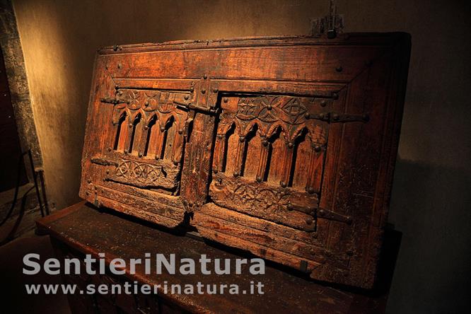 06-Manufatto in legno all'interno del castello di Fenis