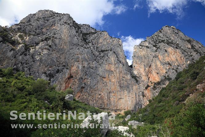 03-Le bastionate rocciose di Punta Argennas