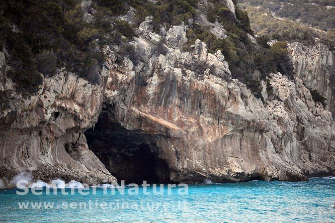 14-Cavità lungo la costa viste dal mare