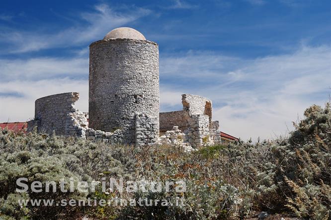 11-Torre alla periferia di Bonifacio