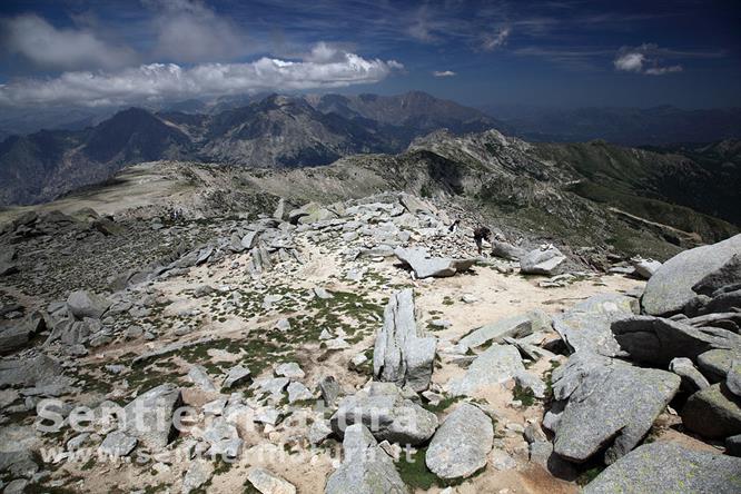 10-Il pendio sommitale del monte Renoso