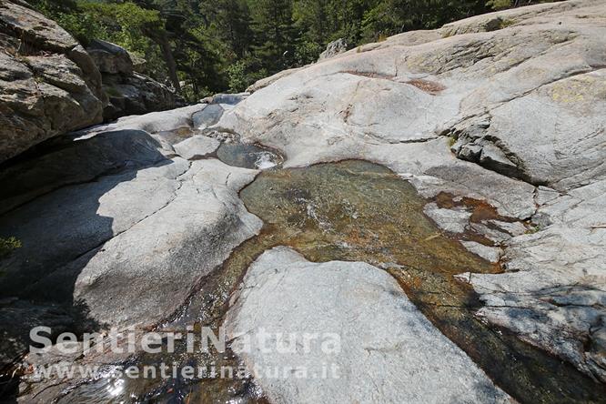 04-Pozza e scivolo sul torrente Agnone