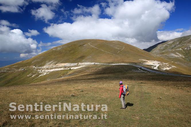 07-Ondulazioni verdi presso la strada provinciale di Campo Imperatore