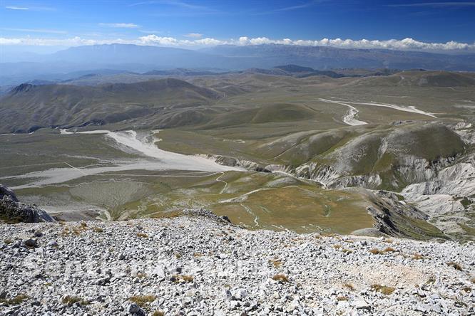 07-Campo Imperatore dalla vetta del monte Camicia