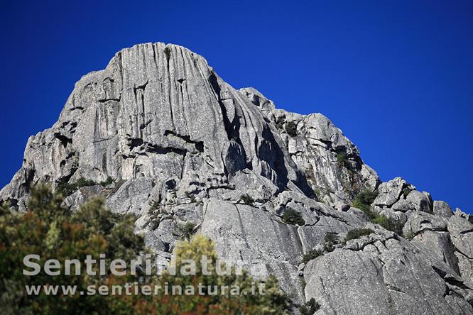 02-Il monte Biancu dalla pista di avvicinamento