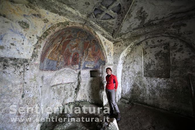 09-L'architettura scavata nella roccia all'interno di Madonna delle Croci