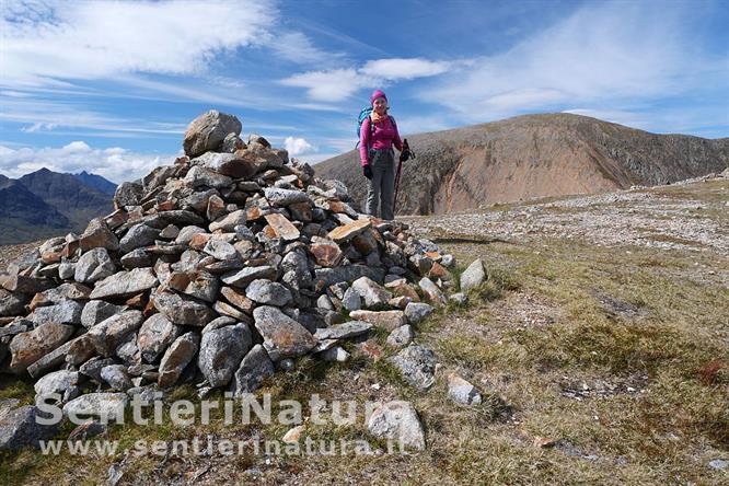 09-L'ometto del Beinn Dearg Bheag; sullo sfondo il Beinn Dearg Mhor