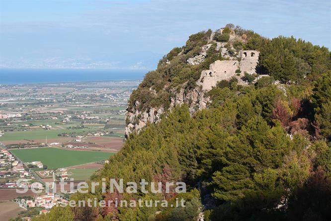 01-I resti del castello di Capaccio