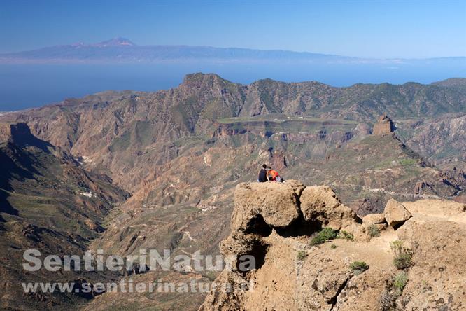 07-Panorama dal Roque Nublo verso Altavista e Tenerife