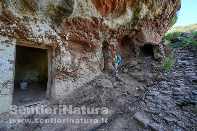 03-Cuevas lungo la salita a El Hornillo