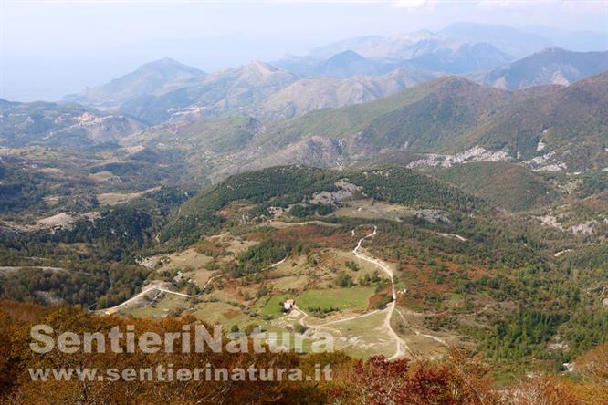 06-I rilievi che ci separano dalla costa Tirrenica