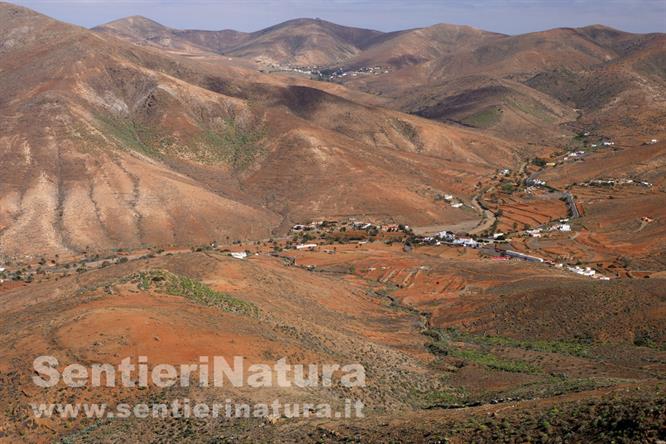 04-La valle di Vega de Rio Palmas con i suoi colori caldi