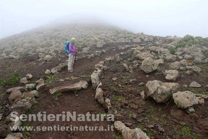 04-Il sentiero poco sotto la cima del Pico de la Zarza