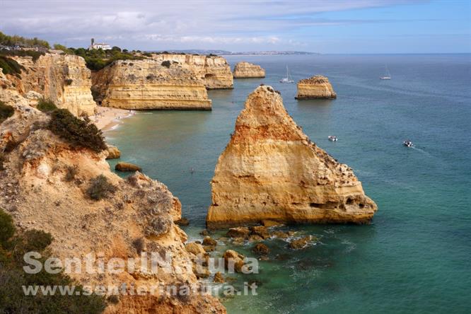 07-I grandi scogli colorati di Praia de Marinha