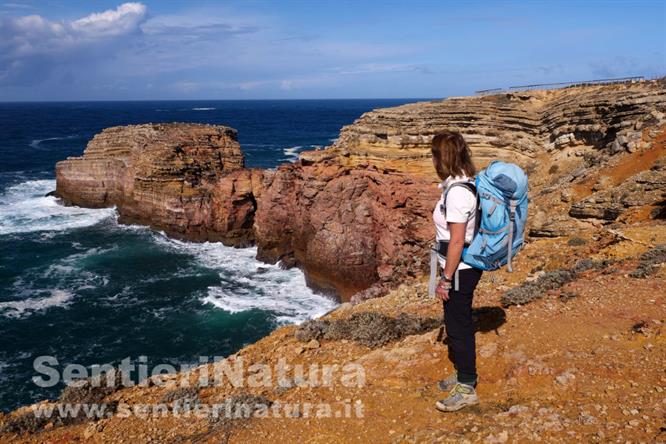 04-Promontorio segnato da strati rocciosi