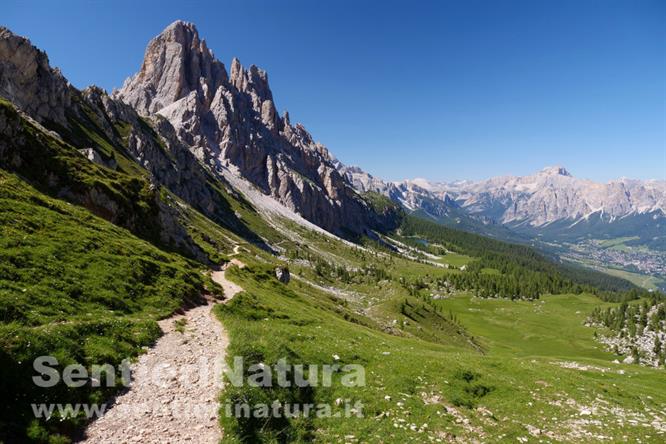 06-Verso lago Federa in vista della Croda da Lago