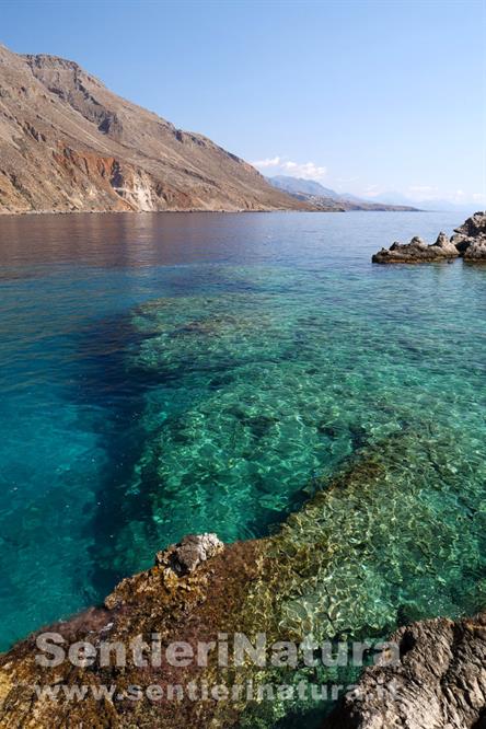 08-Il colore dell'acqua presso Loutro