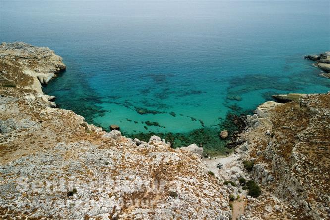 04-Il colore turchese del mare sulla costa di Agathi