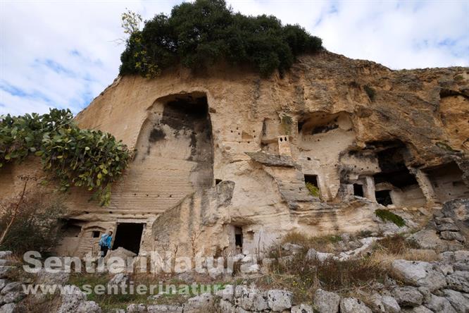 08-Case grotta a Rione Casale